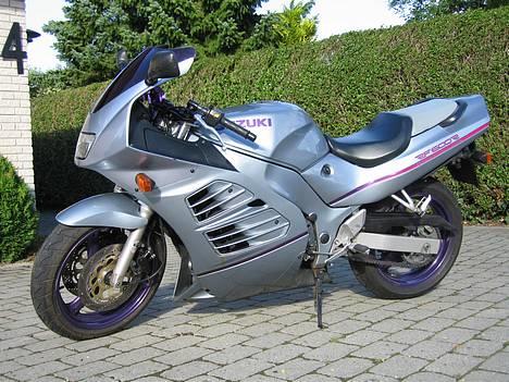 Suzuki RF 600 billede 2