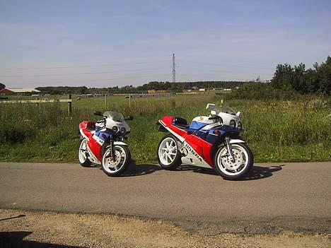 Honda VFR 400R NC30 -SOLGT- - Lillebror og storebror samlet :) billede 6
