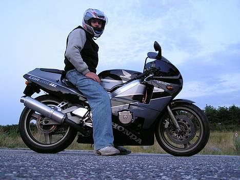 Honda CBR 400 RR (Solgt) billede 4