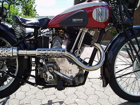 New Imperial Model 110 - Motor og gearkasse er sammen bygget, hvilket man næsten ikke ser på så gamle maskiner   (Har også selv måtte lave udstødning + potte efter den orginale da man ikke kan skaffe idag) billede 7