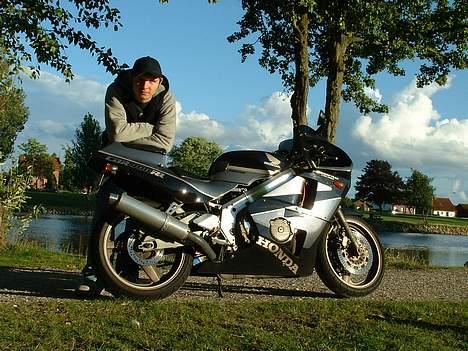 Honda CBR 400 RR (Solgt) billede 12