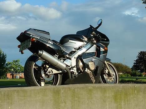 Honda CBR 400 RR (Solgt) billede 13