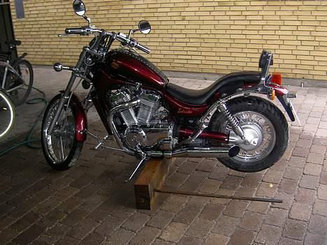 Suzuki Intruder VS 750(afgået ved totalskadedøden) - 10 x20 cm bjælke, et halvtommes gevindrør.... billede 2