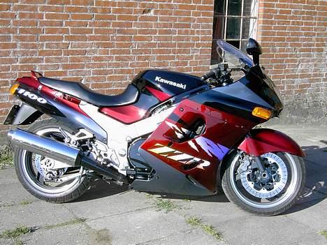 Kawasaki ZX-12R *solgt* - Kawasaki ZZR1100D ´94 Købte jeg mest fordi den var billig og der var gået 2 år siden jeg havde haft mc sidst. Havde den i 5 mdr. før jeg fik min en ZX-12R billede 8