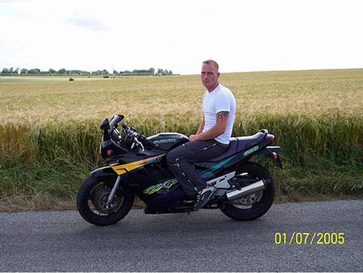 Suzuki GSX 600F *SOLGT* - skulle lige have et billed med en fin baggrund *S* billede 1