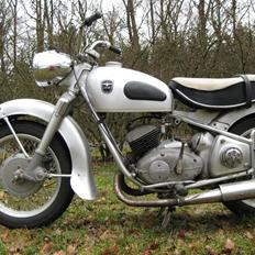 Adler MB 250
