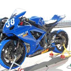 Suzuki gsx-r750 k7