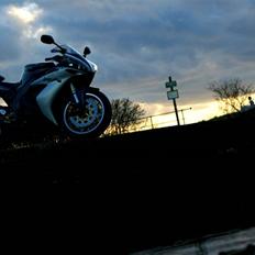 Yamaha R1 (YZF)