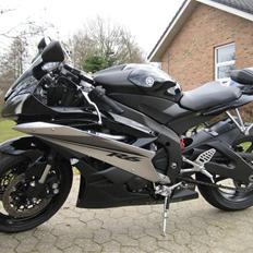 Yamaha R6