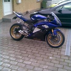 Yamaha R6