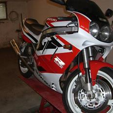 Suzuki gsxr 750