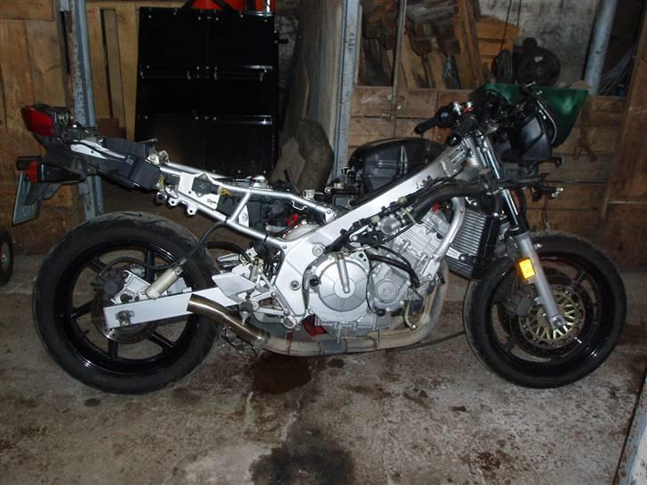 Honda CBR 600 F3 (F2.5) - så fik jeg endelig tid til at skille den ad, så den kan blive klar til sæsonen... billede 6