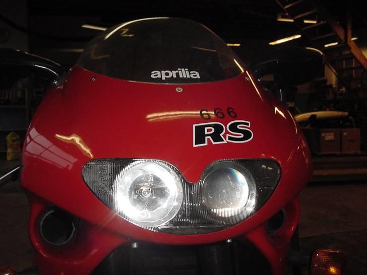 Aprilia RS 125 Extrema (SOLGT) - De første billeder fra da den holdte på værksted :) billede 1