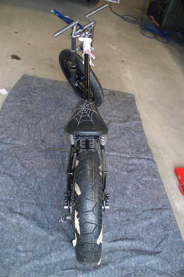 Triumph t100 PAINKILLER - nyt styr under opbygning.. der kommer 10cm raisere på men de er ikke helt færdige billede 7