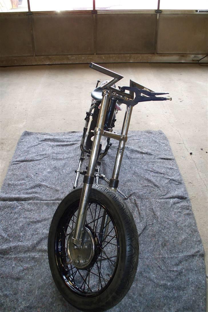 Triumph t100 PAINKILLER - Prøver det nye styr for at se hvordan det ser ud billede 9