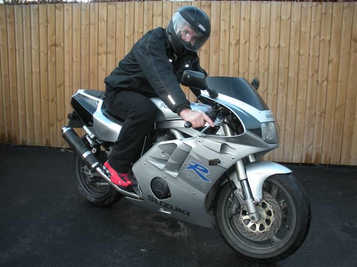 Suzuki GSXR 400R billede 1