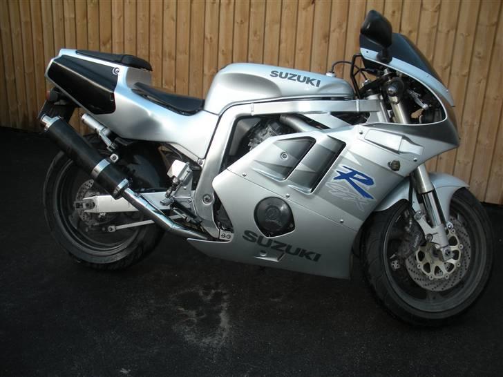 Suzuki GSXR 400R billede 2