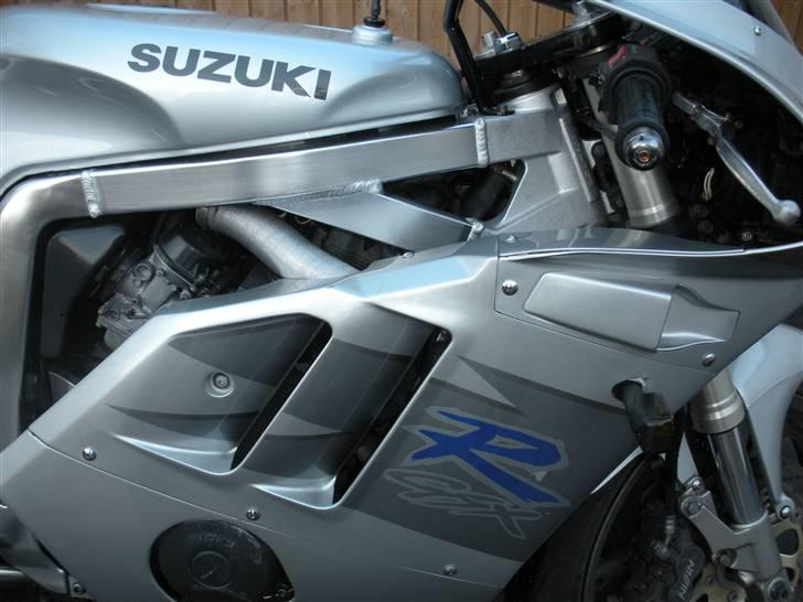 Suzuki GSXR 400R billede 4