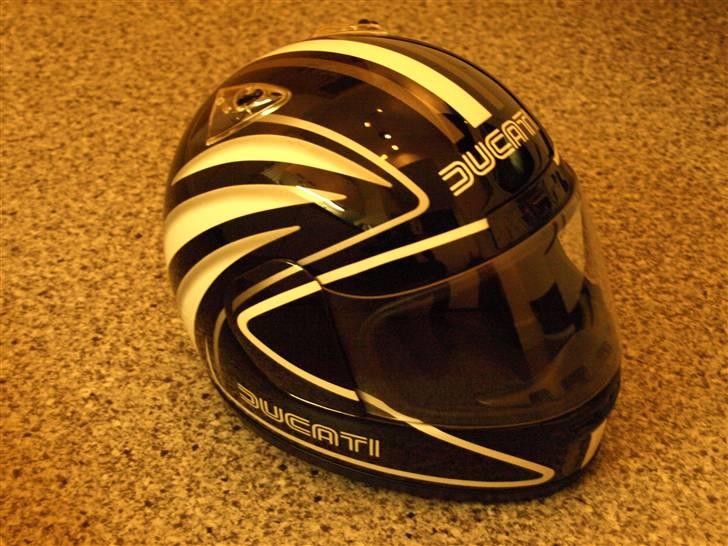 Ducati 996 biposto (til salg) - Duc hjelm billede 11