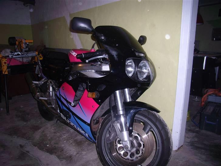 Suzuki gsxr 750w solgt - Her er gixxeren som tyskeren efterlod den til mig..... billede 2