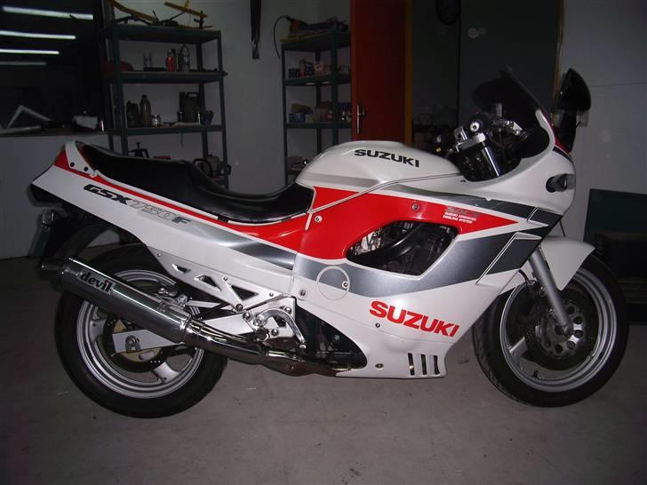Suzuki gsx 750f (solgt) billede 1