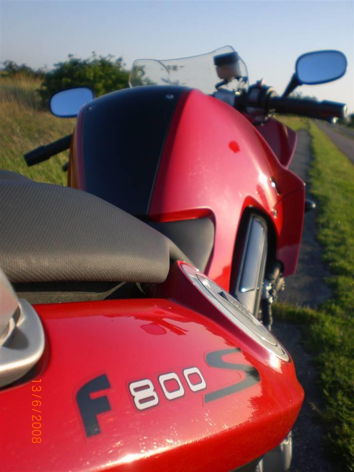 BMW F800 S - Tanken er under sædet. Ret smart med sidepåfyldning, så slipper man for at fjerne tanktasken. billede 3