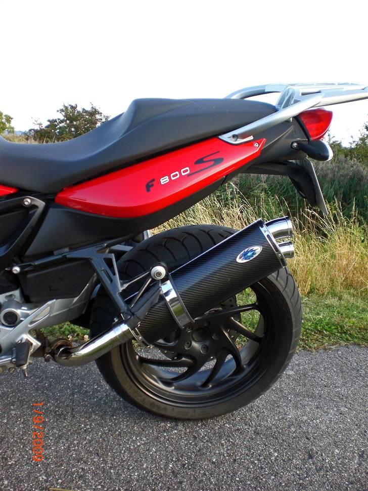 BMW F800 S - Bagdækket er nemt at afmontere. Potten skal lige løsnes og så er det ellers bare de fem bolte - Det´ Leth! billede 6