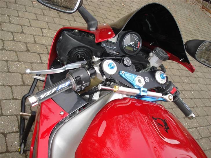 Yamaha R1 black / candy red billede 5