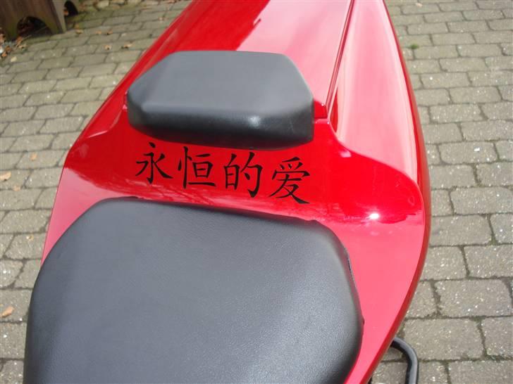 Yamaha R1 black / candy red billede 6