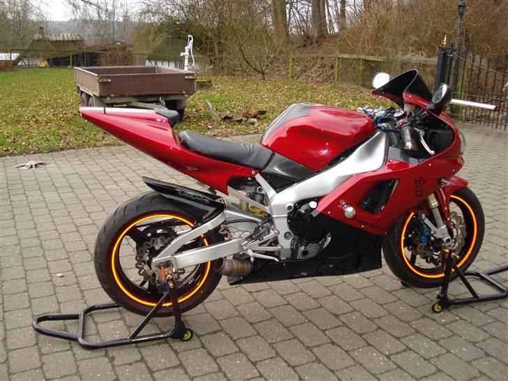 Yamaha R1 black / candy red billede 7