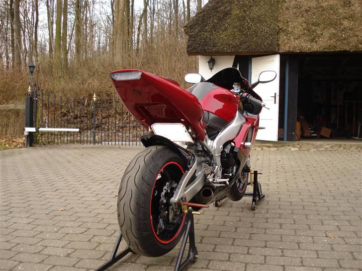 Yamaha R1 black / candy red billede 14