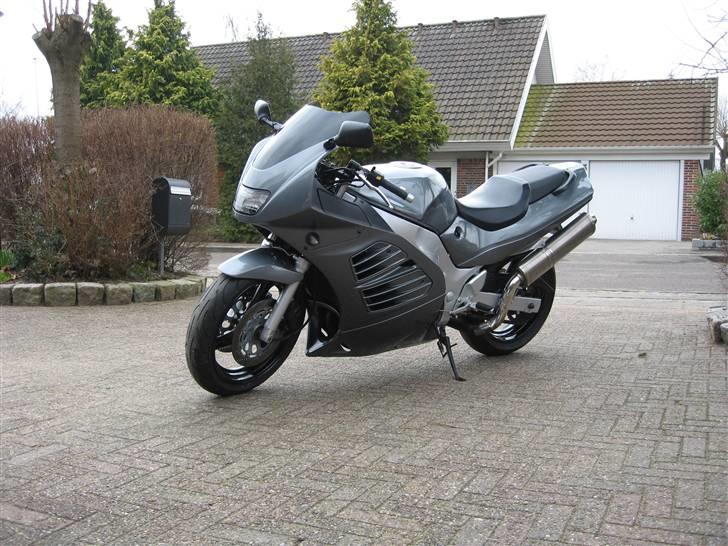 Suzuki RF 600 R billede 4