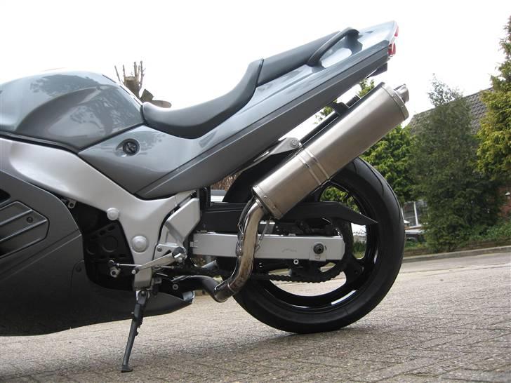 Suzuki RF 600 R billede 1