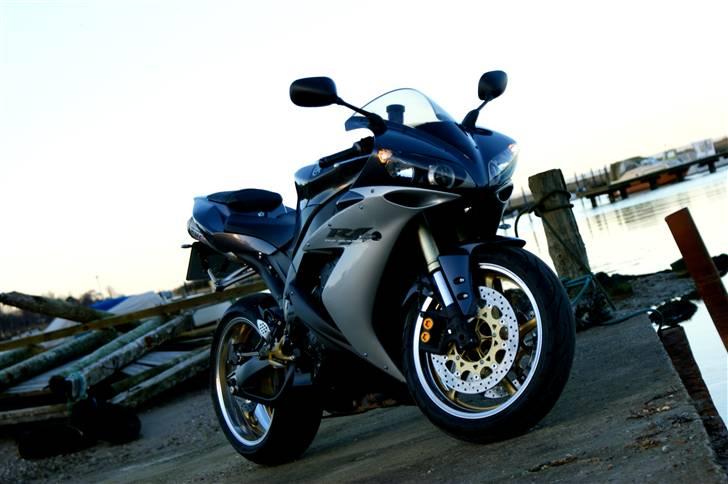 Yamaha R1 (YZF) billede 1