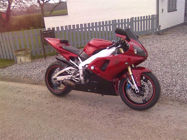 Yamaha R1 black / candy red billede 15