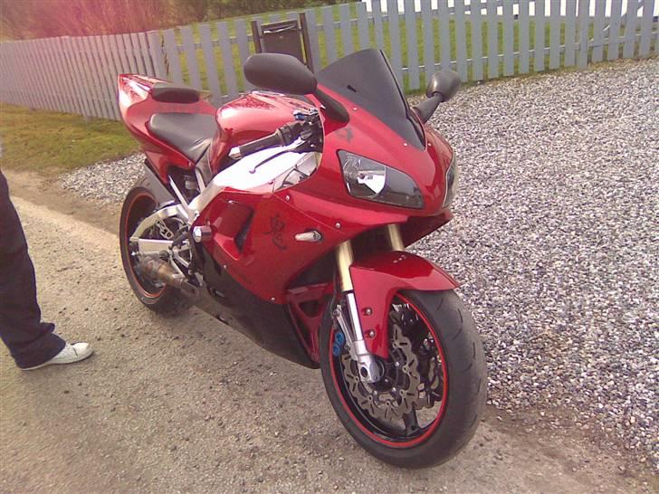 Yamaha R1 black / candy red billede 16