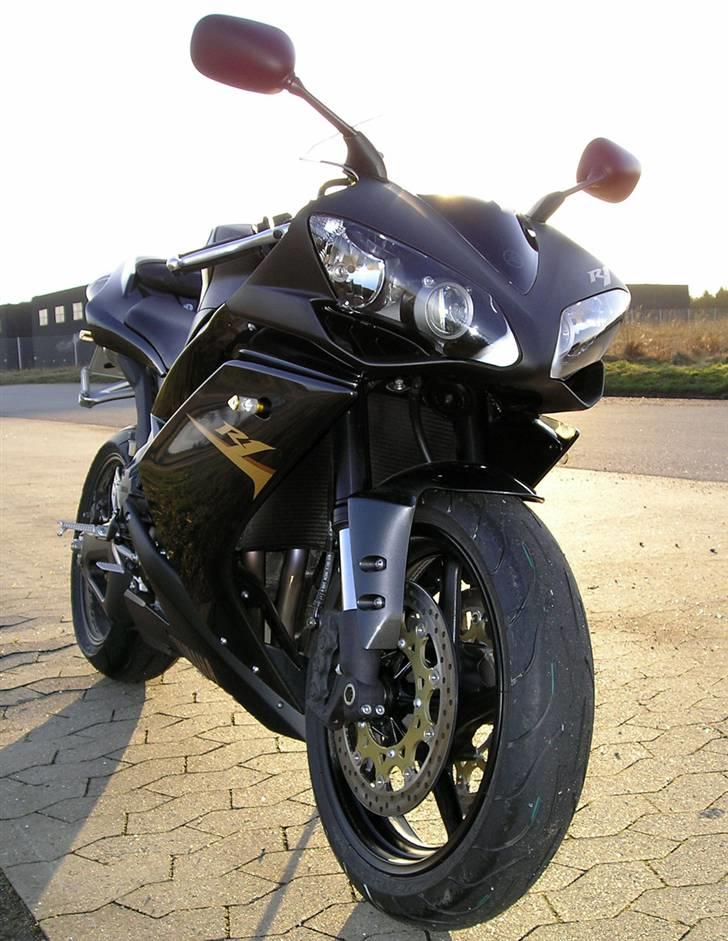 Yamaha YZF R1 - Graphite - RN19   billede 2