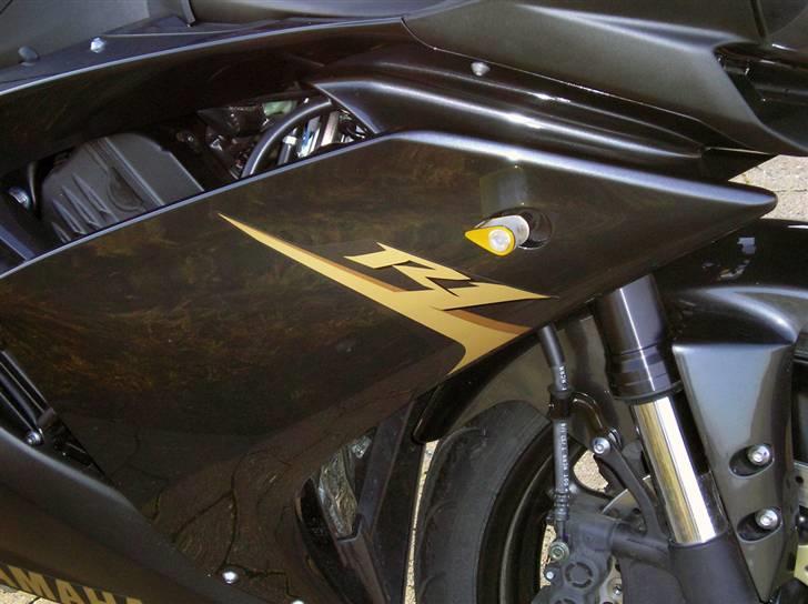 Yamaha YZF R1 - Graphite - RN19   billede 3