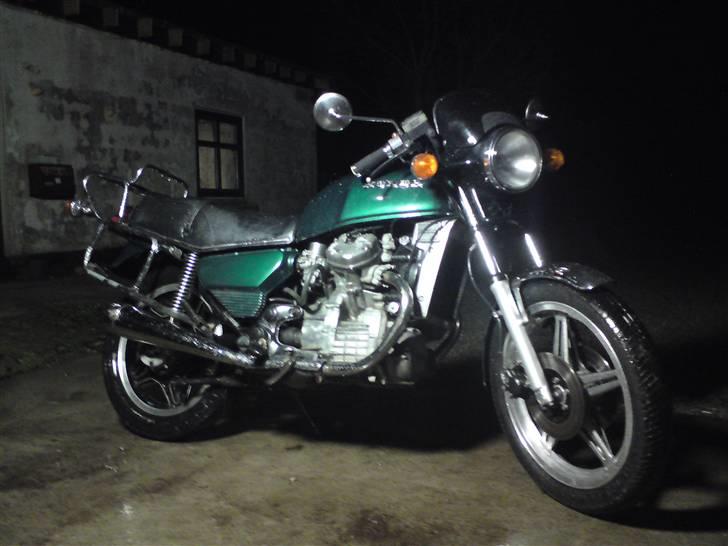 Honda                    CX 500 - gamle farve inden en lille tur i grøften, som bar gav en satans stor bule i Tanken.:´( billede 14