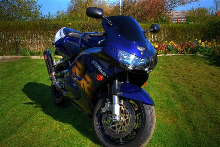 Honda CBR900RR Fireblade SOLGT billede 1