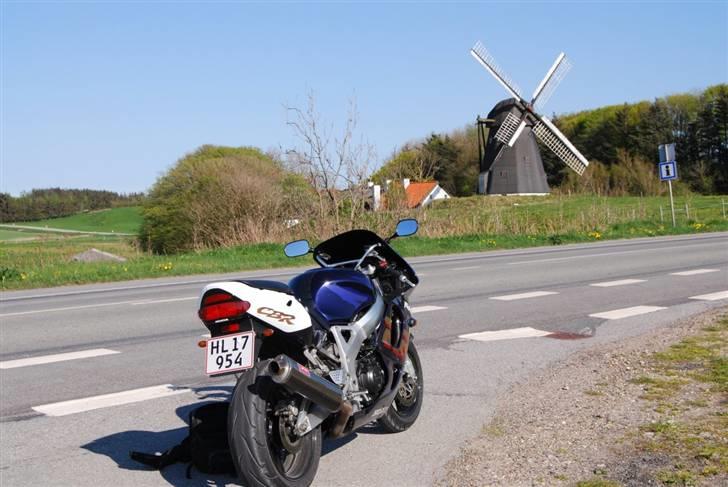 Honda CBR900RR Fireblade SOLGT - Nummerpladen kom på den d. 23. April 2009. billede 2