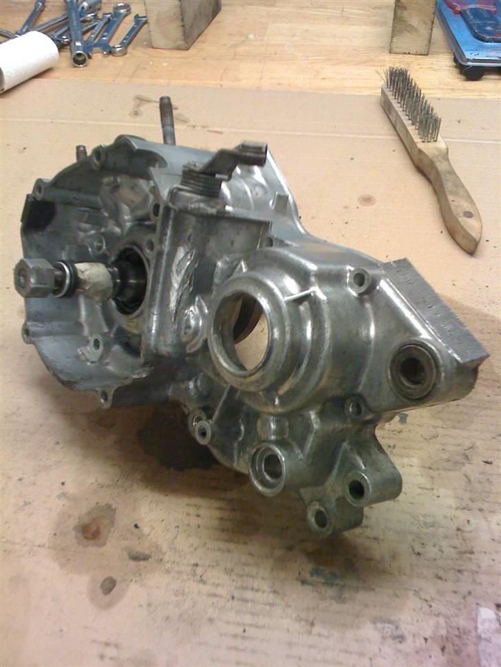 Yamaha DT 125 LC - Motoren skildt ad... Klar til nye lejre og pakninger. billede 8