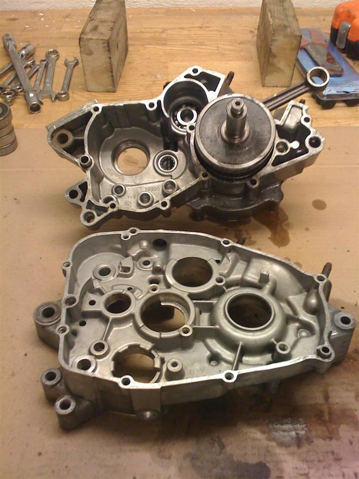 Yamaha DT 125 LC - Motoren skildt ad... Klar til nye lejre og pakninger. billede 11