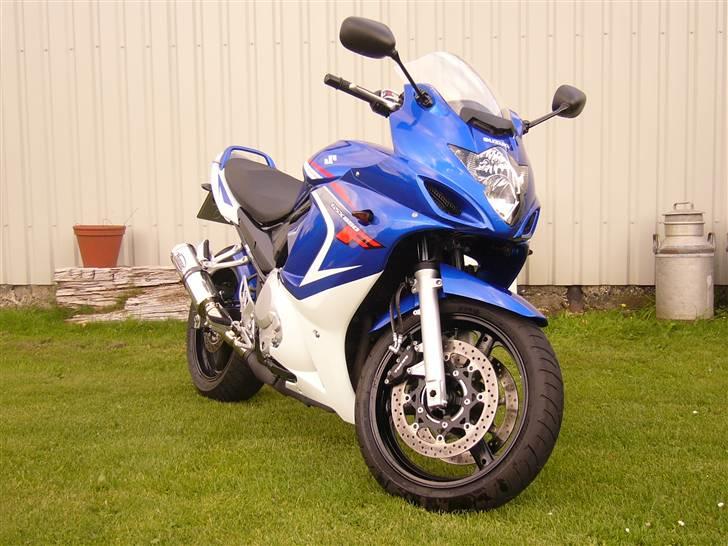 Honda NTV Revere 650 -solgt- - Min kærestes GSX650F billede 8