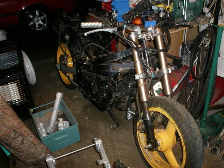 Kawasaki GPz 1000 RX - Igen et billede af mit fighter-projekt. Den er lidt misundelig og vil osse være med... :-) billede 20