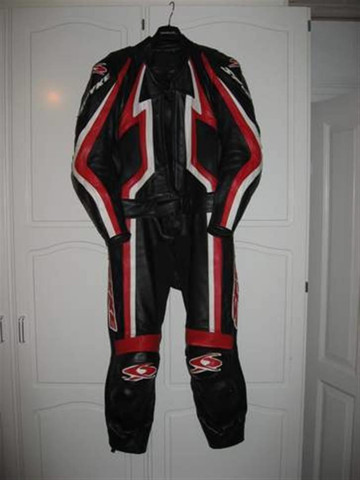 Ducati Monster S4R - Min dragt er helt magen til denne, selvom det dog er et lånt billede... billede 16