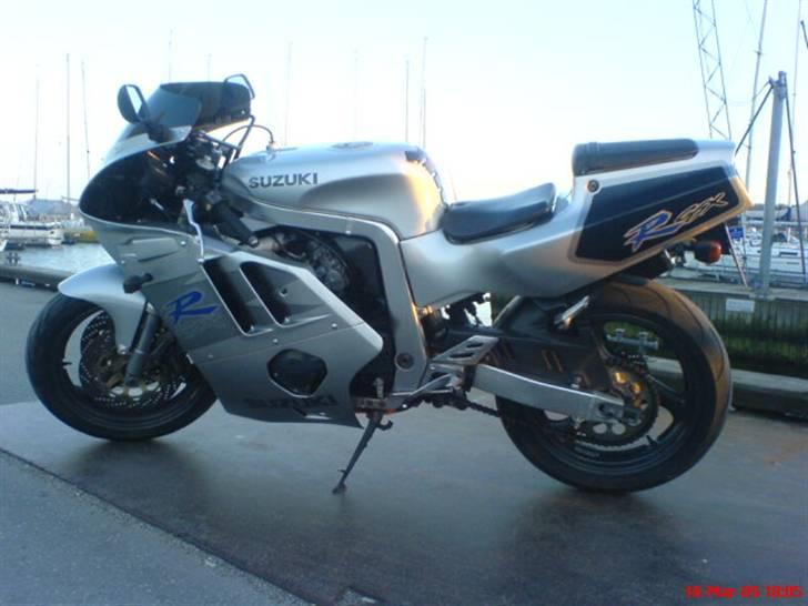 Suzuki GSXR 400R billede 6
