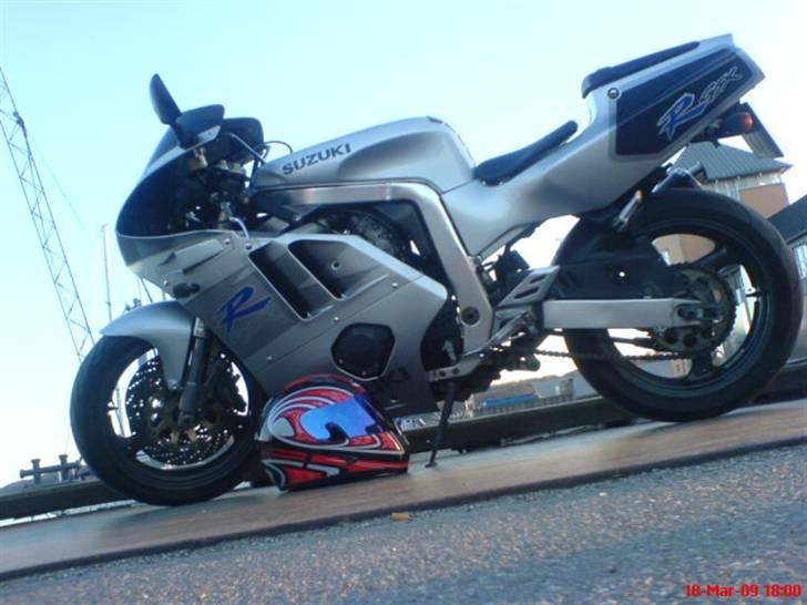 Suzuki GSXR 400R billede 8