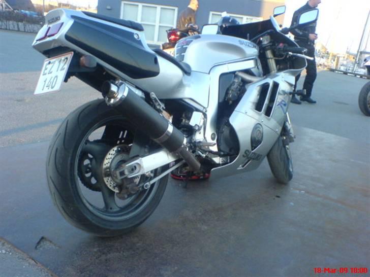 Suzuki GSXR 400R billede 10