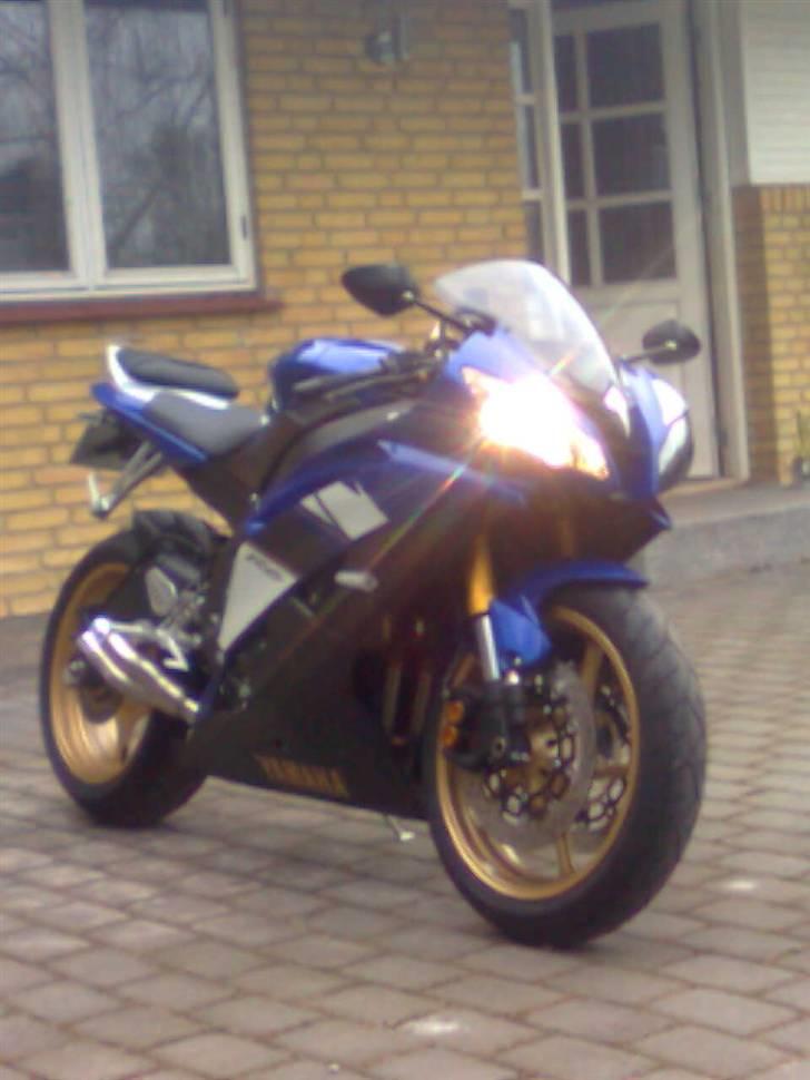 Yamaha R6 billede 2